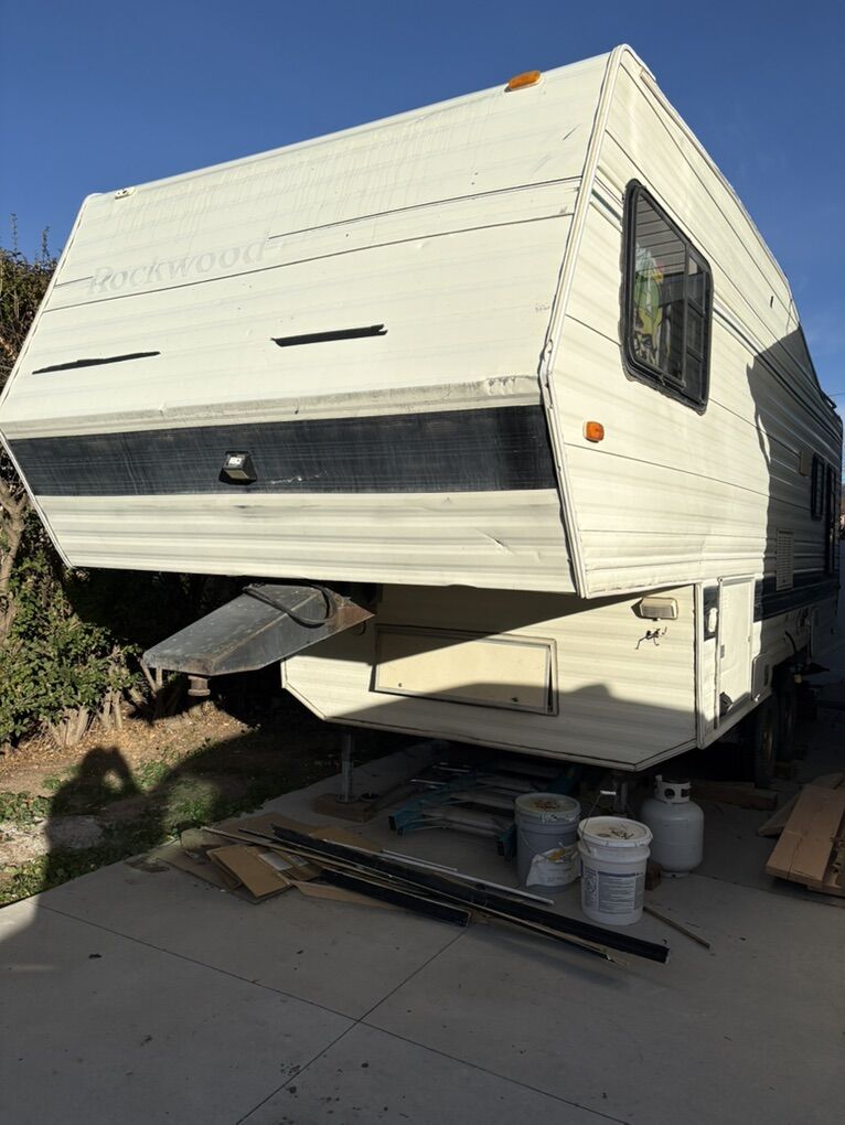 1989 Rockwell Fifth Wheel 40 Foot Long