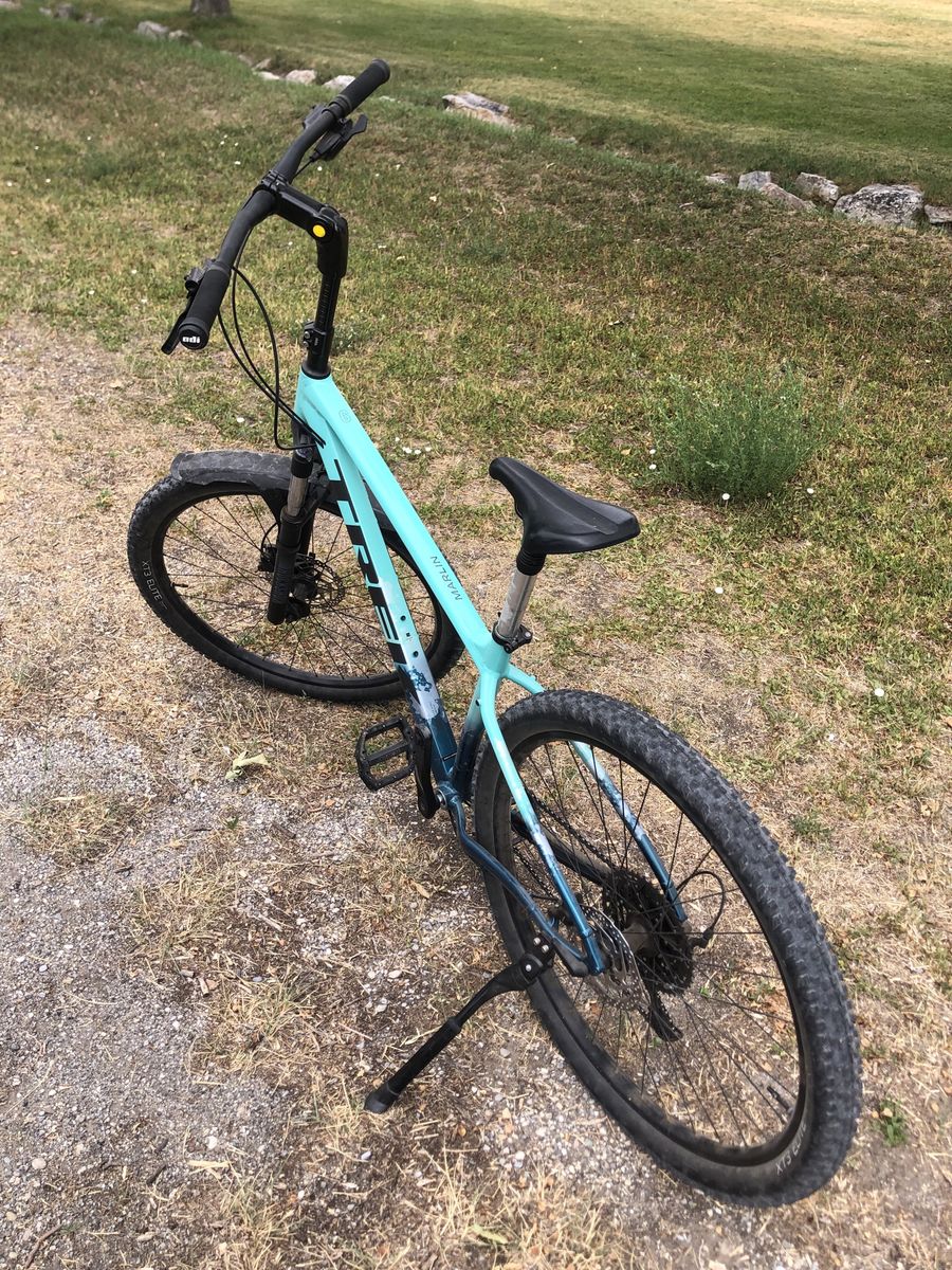 Trek Marlin 6 Gen 3 aluminum medium frame 29” tubeless mountain bike