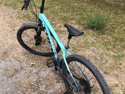 Trek Marlin 6 Gen 3 aluminum medium frame 29” tubeless mountain bike