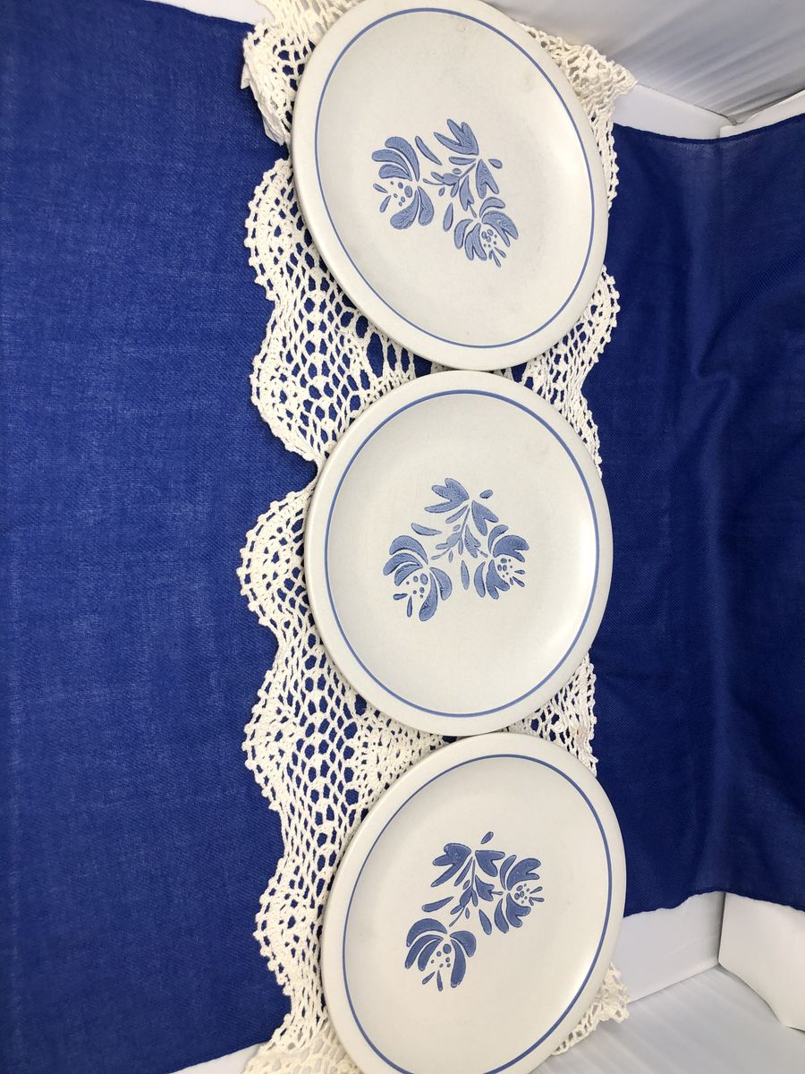 Pfaltzgraff Yorktowne Dinner Plates – Set of 3