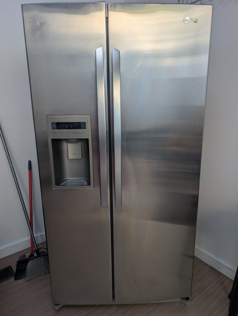 LG Stainless Steel Side-by-Side Refrigerator with Ice Maker & Water Dispenser