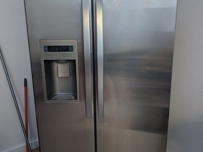LG Stainless Steel Side-by-Side Refrigerator with Ice Maker & Water Dispenser