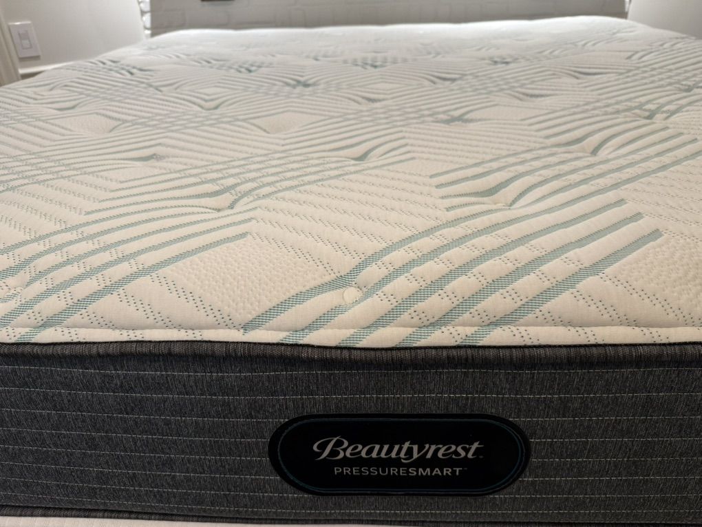 Beautyrest Pressure Smart King + box Springs! $300
