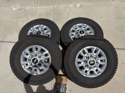 Chevrolet Silverado 2500HD 17" Wheels & Tires LT285/70R17