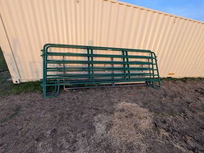 Heavy duty fence panel