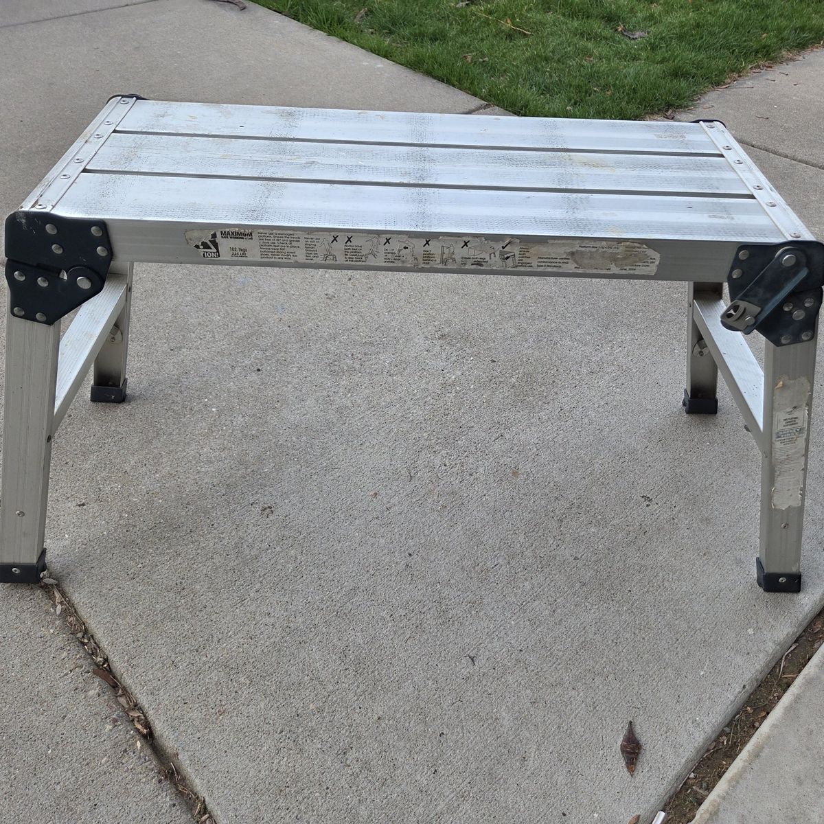 Folding Aluminum Work Stand