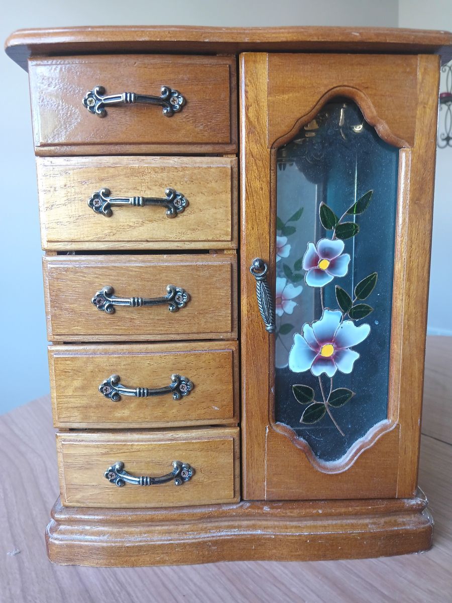 Jewelry box