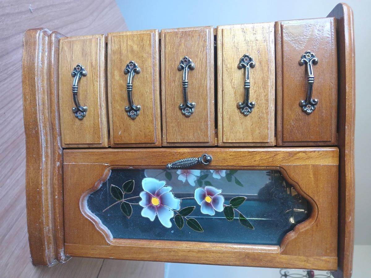 Main image 1