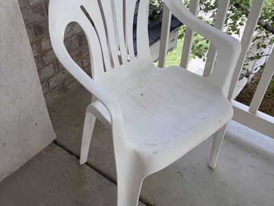 6 Great Outside Plastic Chairs