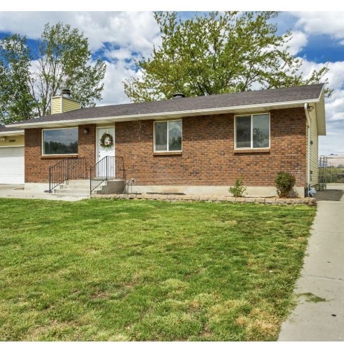 3 bedroom basement (personal entrance and driveway) Riverton Ut