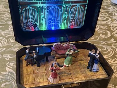 Ballroom Waltz animated music box