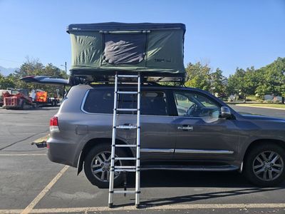 Thule Basin Tepui Hard Shell Rooftop Tent Package with Ladder, Crossbars, and Yakima awning