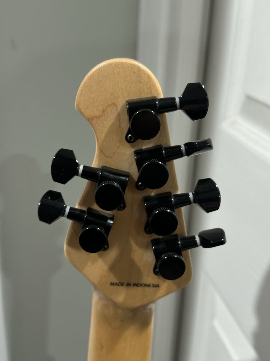 Main image 7