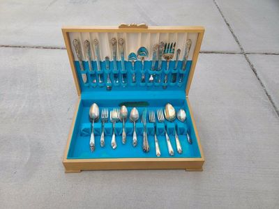 Tudor onieda silverware set