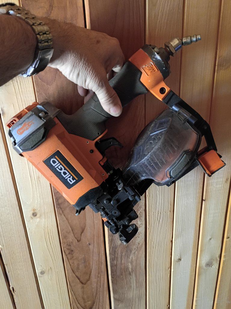 Pneumatic nail gun