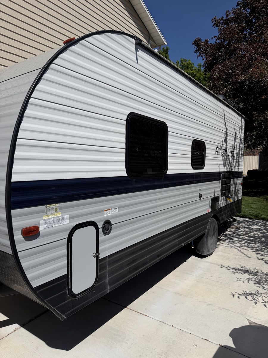 2022 19 ft 189 dd Gulf Stream travel trailer