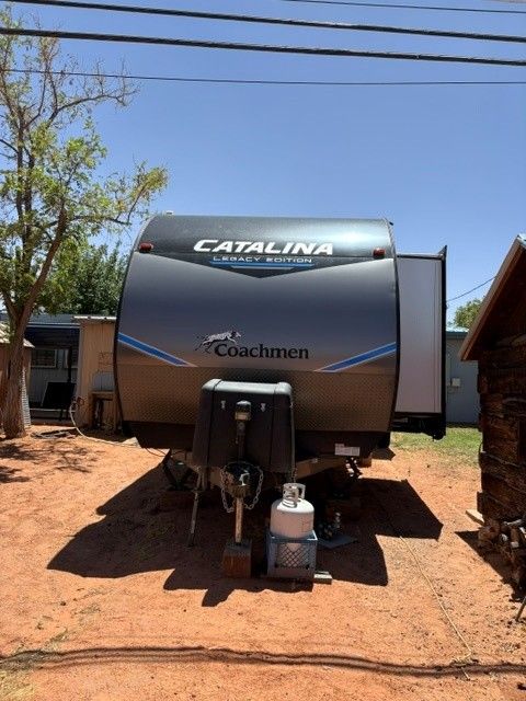 # 2021 Coachmen Catalina Legacy Edition 303RKDS – Off-Grid Ready!