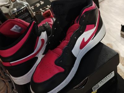 Air Jordan 1 Mid Blk, Noble Red,Wht - Size 6.5 Y