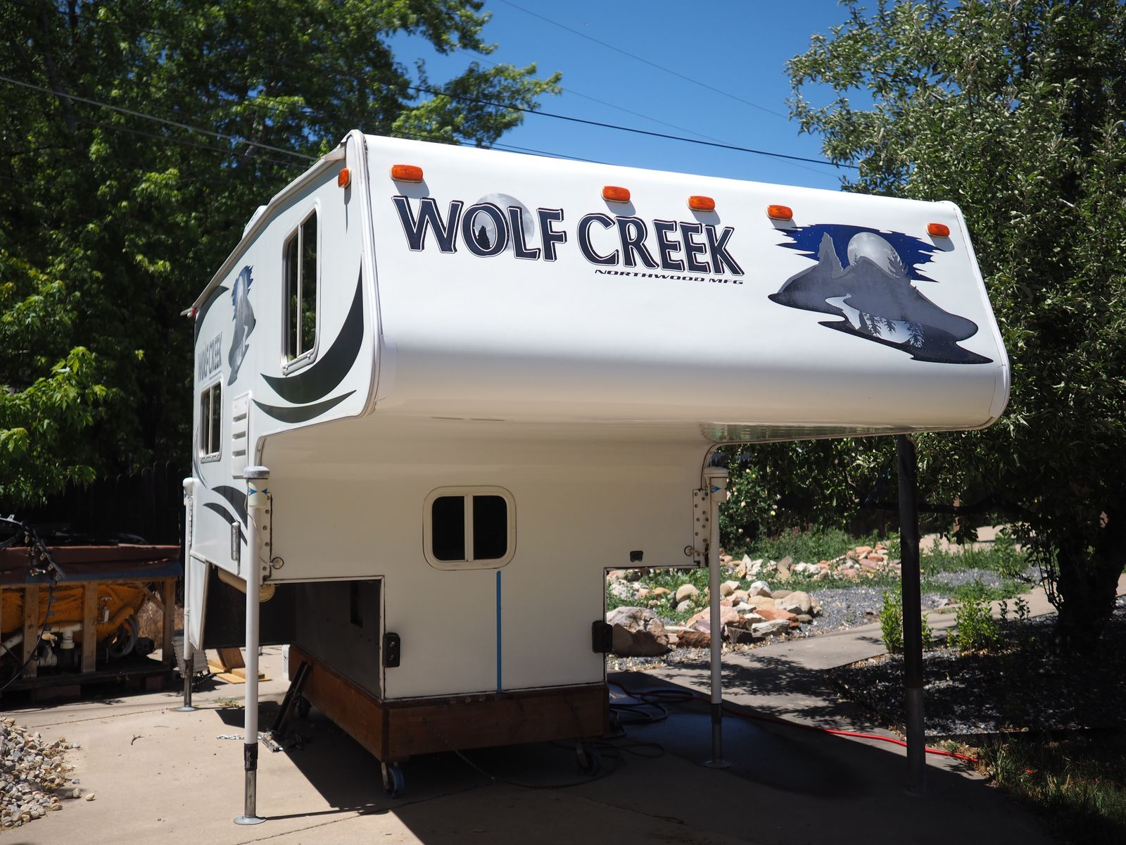 2011 Northwood Mfg Wolf Creek Truck Camper