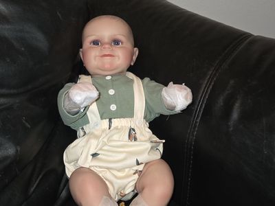 Realistic "Lifelike Reborn Baby Doll"