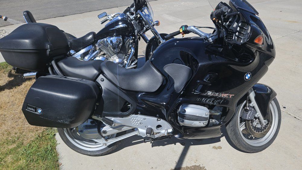 2000 BMW R1100RT Touring Motorcycle - Black, with Hard Cases - Runs, Some Cosmetic Damage. new battery