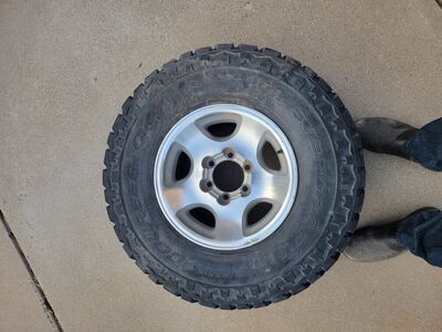 Five 255/85/r16 on wheels