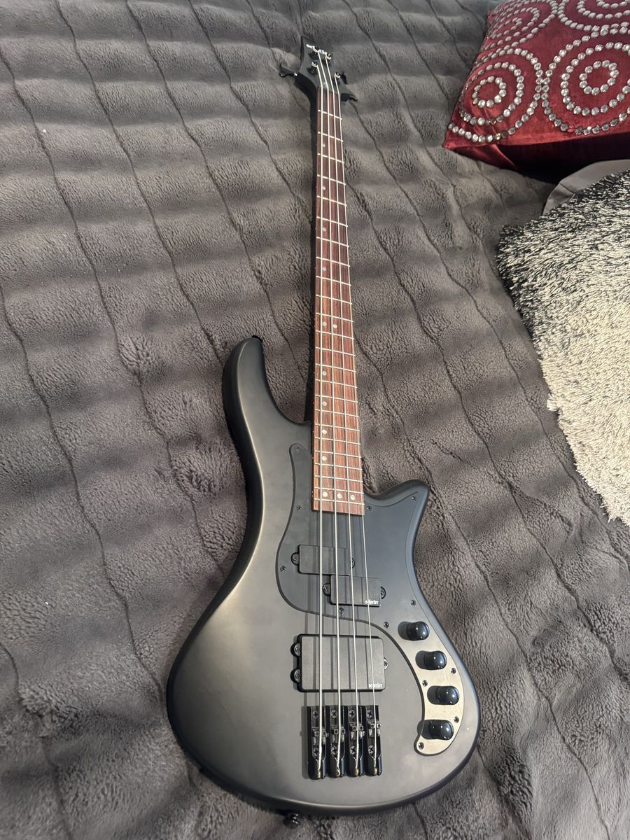 4 string Electric Bass, matte black
