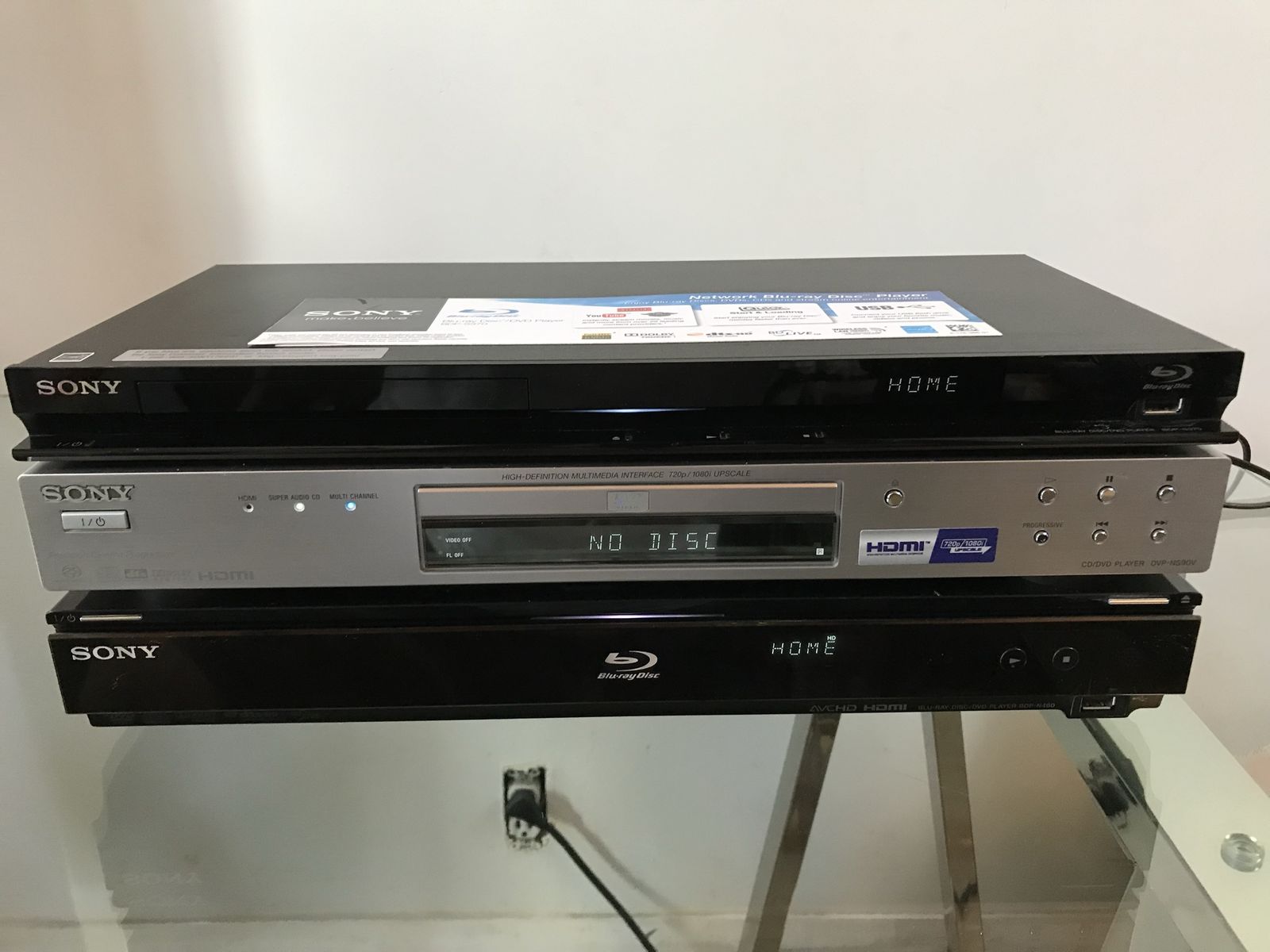 Sony BDP-S390 Network Blu-ray Disc Player with Wi-Fi & BDP-S2000ES Blu-ray Player