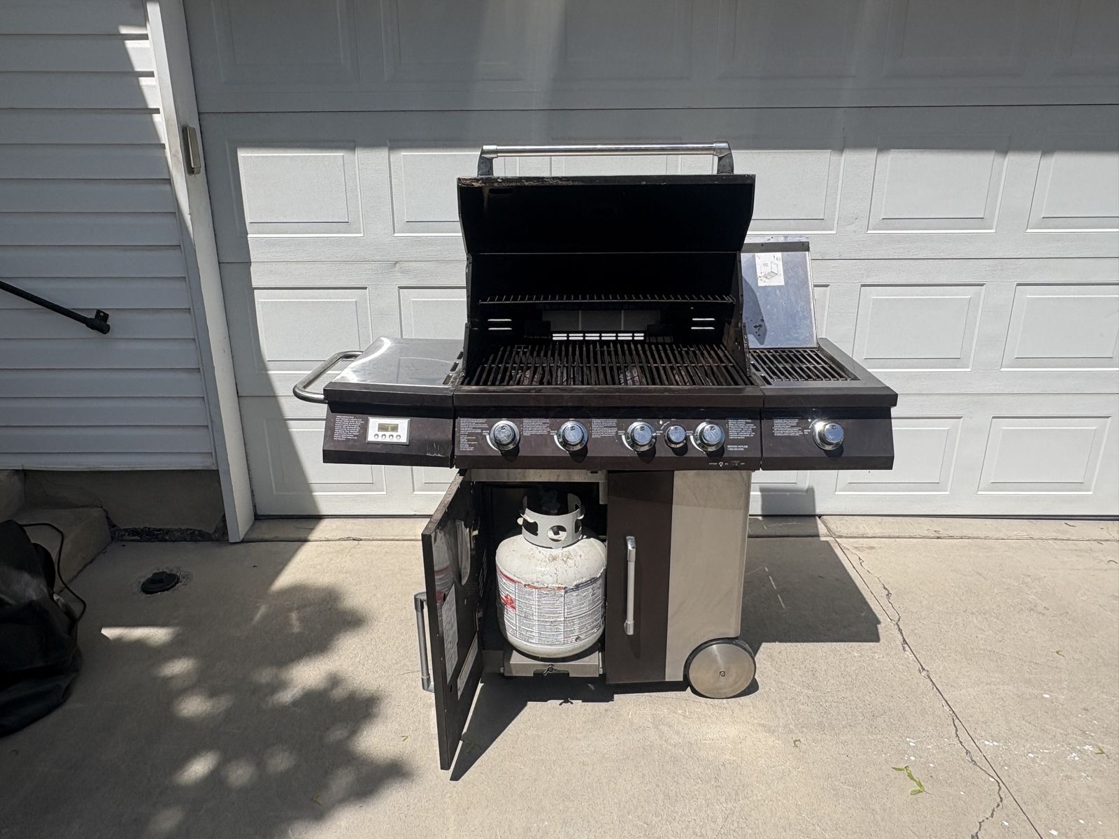 DELIVERY - 5 burner WORKING Grill