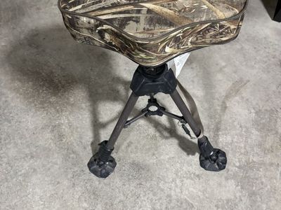Swivel Hunting Chair -Tripod Stool