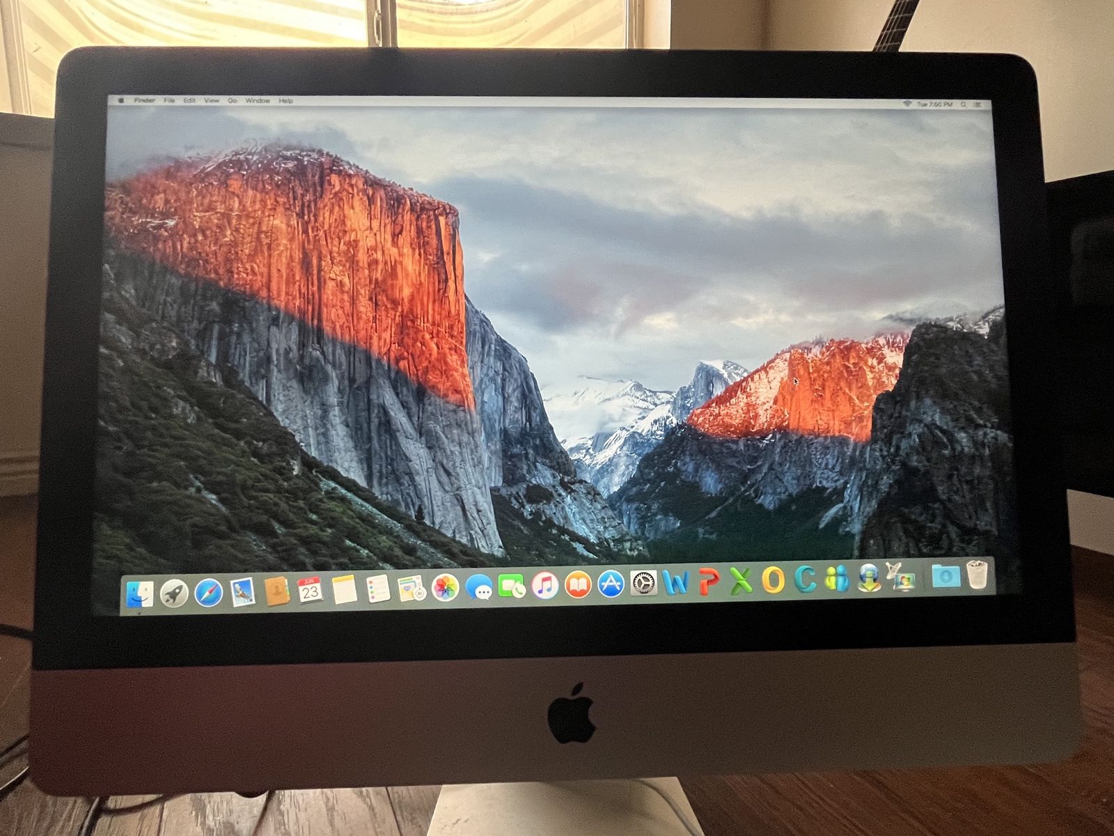 Loaded 2015 21.5" iMac SLIM profile with Microsoft Office, WiFi, RAR Extractor, and more