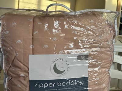 Nod & Winks by Beddy's Full Zipper Bedding Set Over The Rainbow New