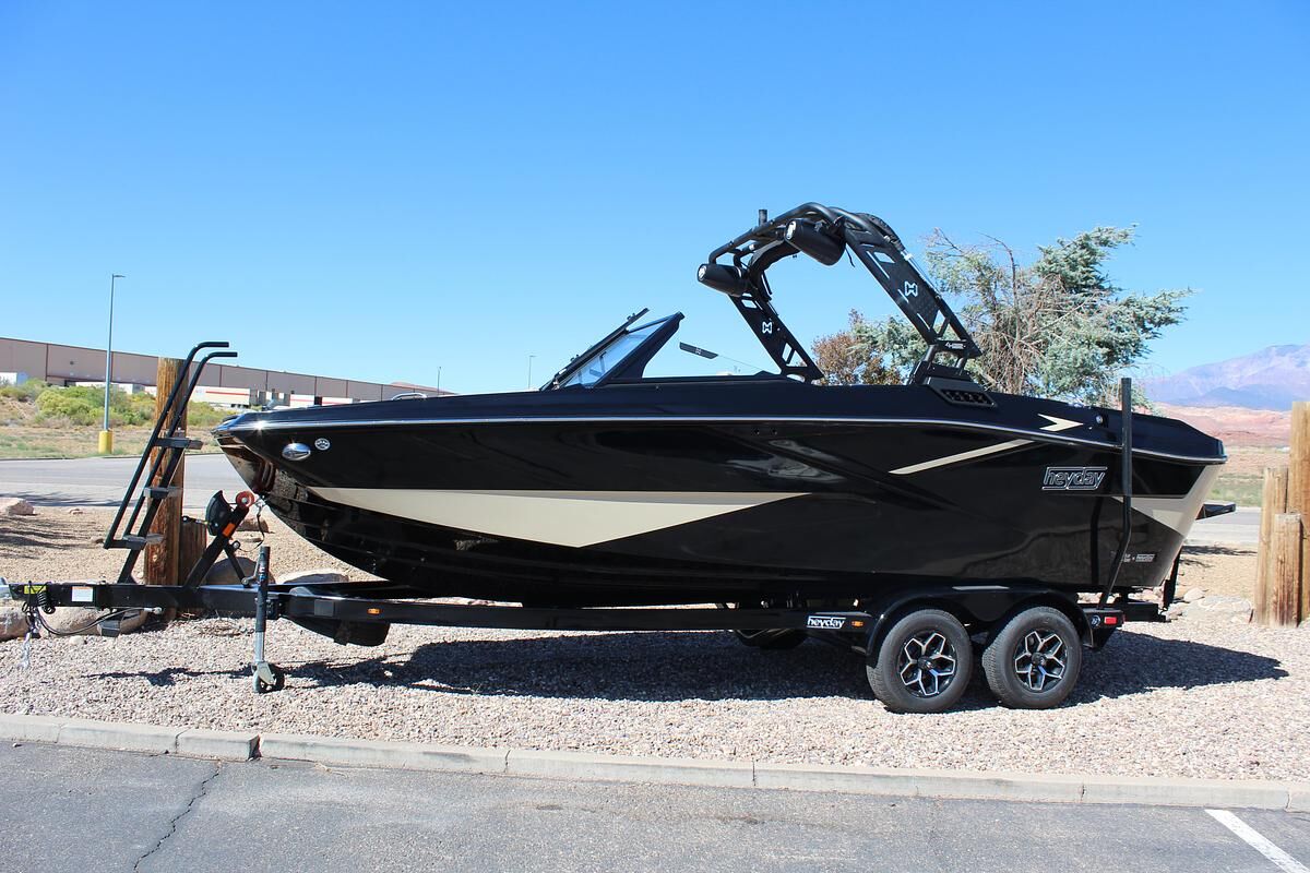 2026 Heyday Wake Boats H22