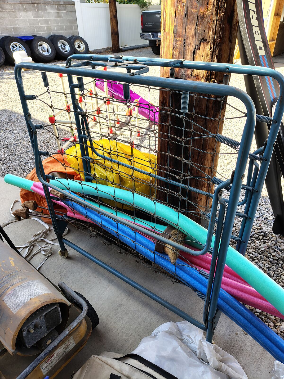 Mattress frame-fold out rolling