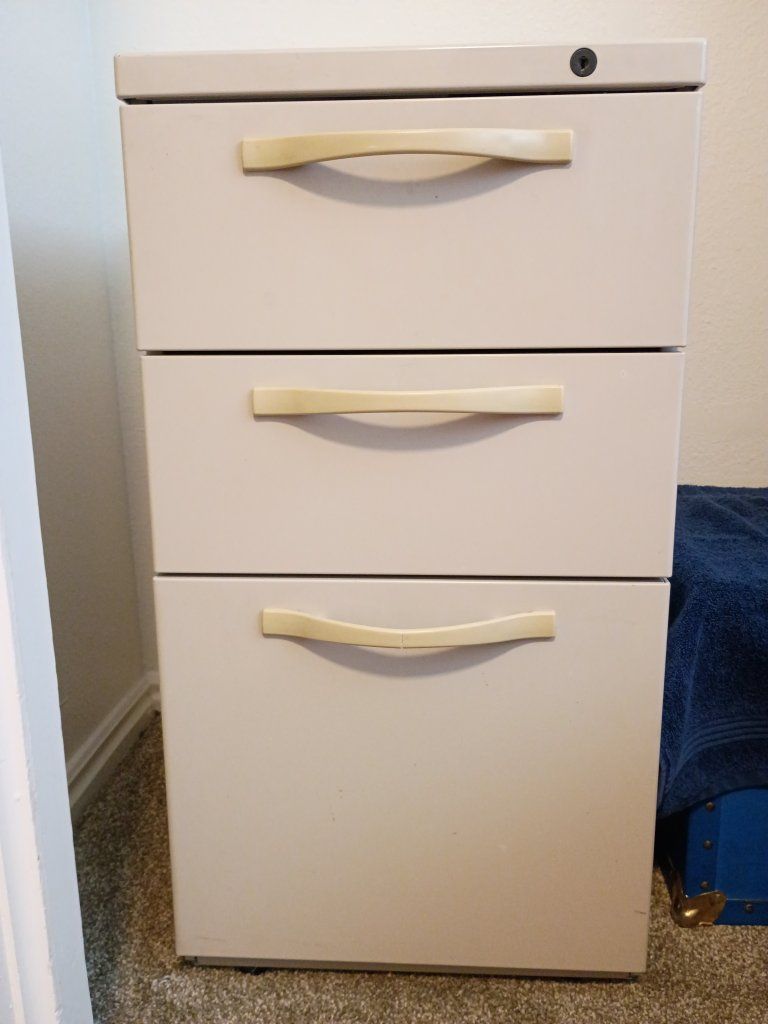Light Gray 3-Drawer Filing Cabinet - Compact Metal Storage with Lock
