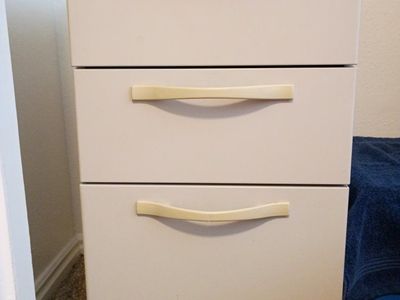 Light Gray 3-Drawer Filing Cabinet - Compact Metal Storage with Lock