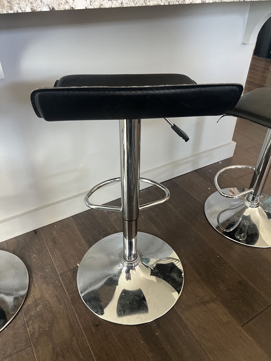 Adjustable bar stools
