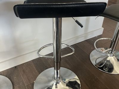 Adjustable bar stools