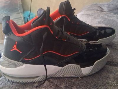 Tennis shoes