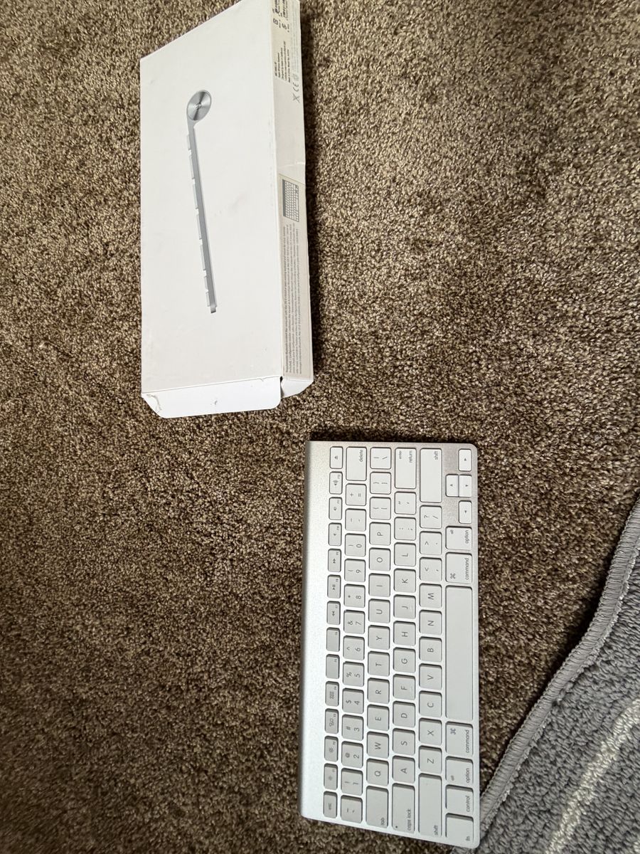 Apple Wireless Keyboard with Original Box - Silver