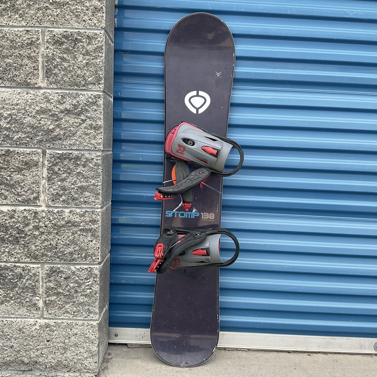 Vision STOMP 138 Snowboard with Bindings - Used All-Mountain Board