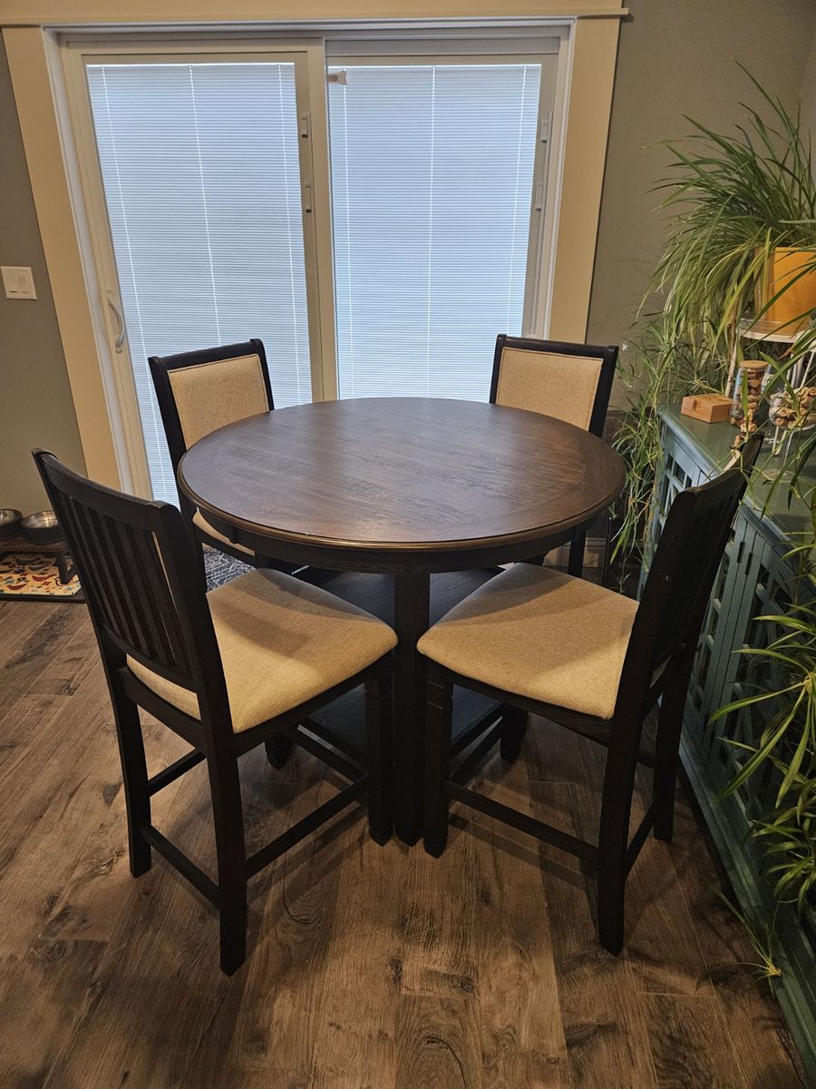 Dining Room Table and Chairs