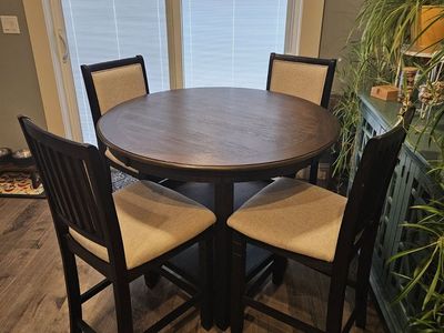 Dining Room Table and Chairs