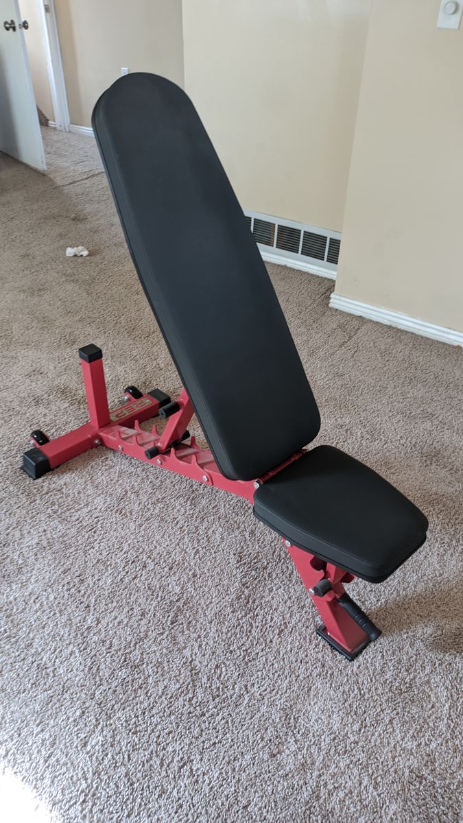 Heavy duty adjustable workout bench