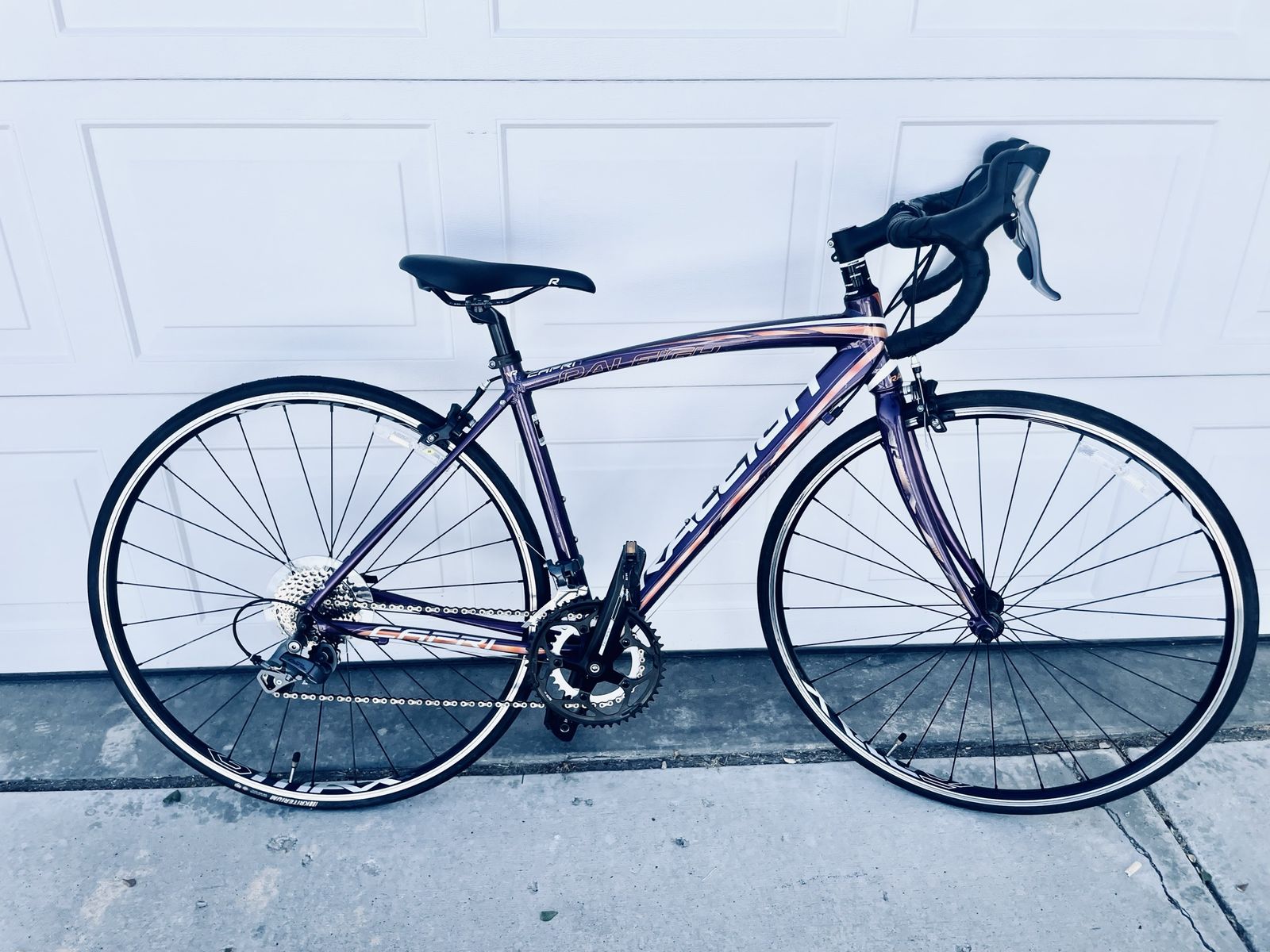 Raleigh Capri women’s-specific aluminum road/endurance bike (frame marked Superlite 6061 aluminum)