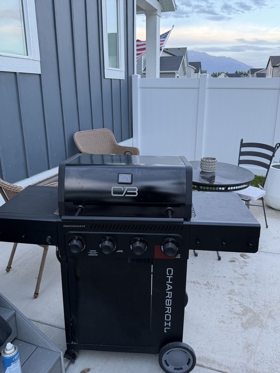 Brand New Charbroil Performance Grill