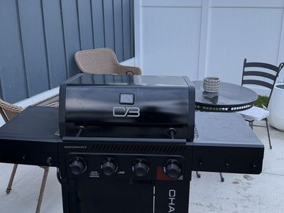 Brand New Charbroil Performance Grill