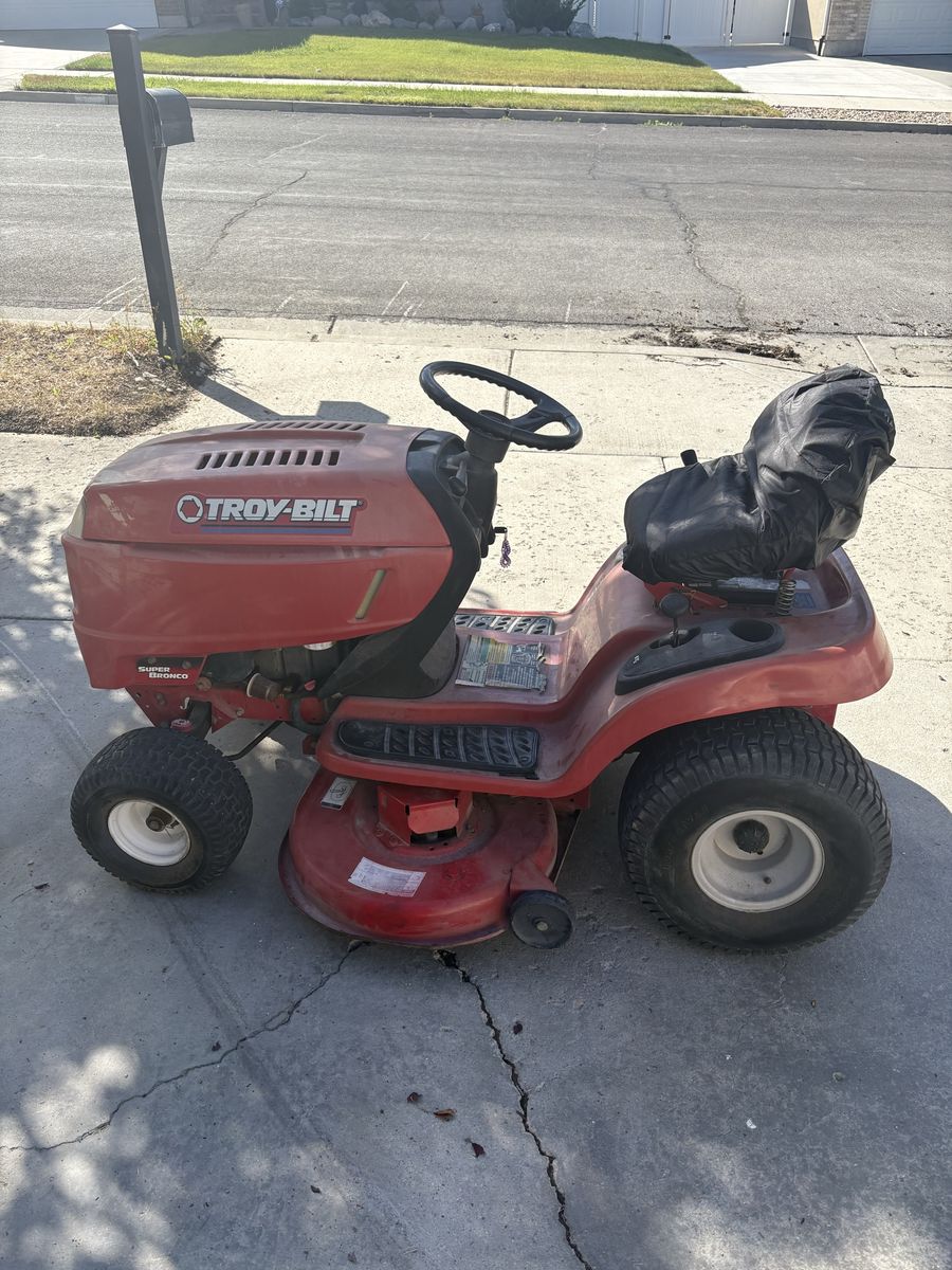 Troybilt riding mower with bagging system