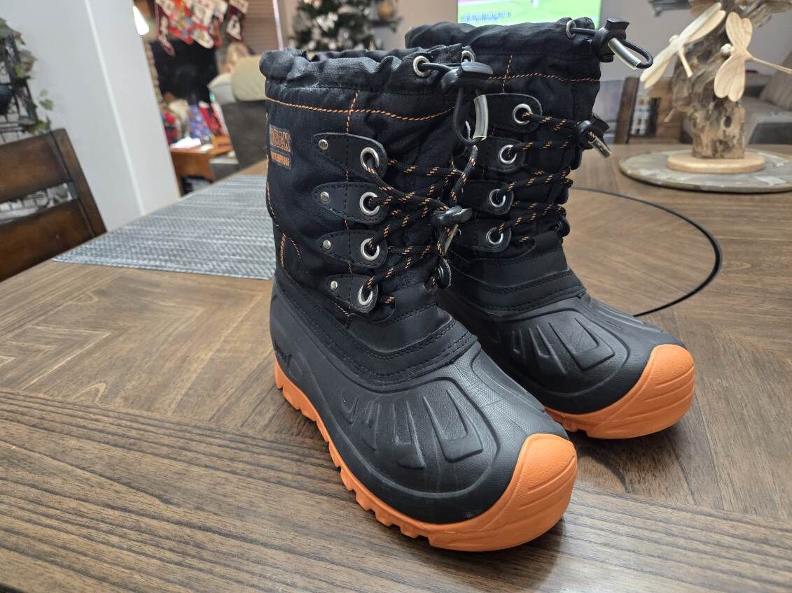 Kodiak insulated winter boots size 5 youth or size 4 women