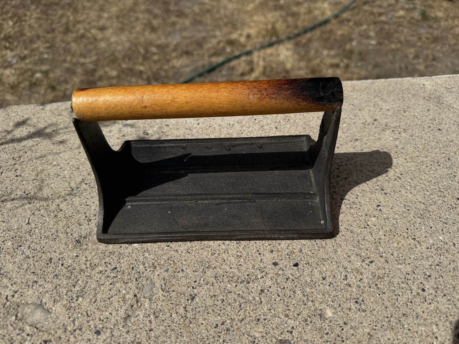 Vintage Cast Iron Bacon Press with Pig Design & Wooden Handle 7”.5 Width